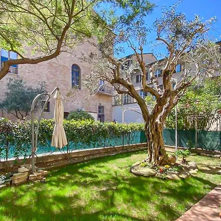 Σπίτι διακοπών 2 Bedroom Lovely In *