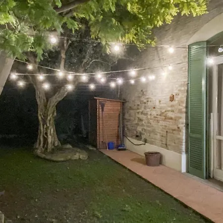 Σπίτι διακοπών 2 Bedroom Lovely In