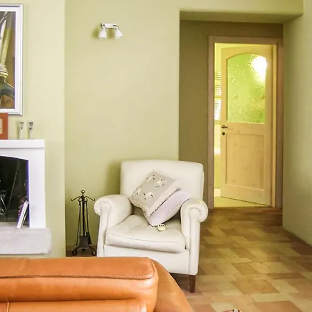 2 Bedroom Lovely In 파노